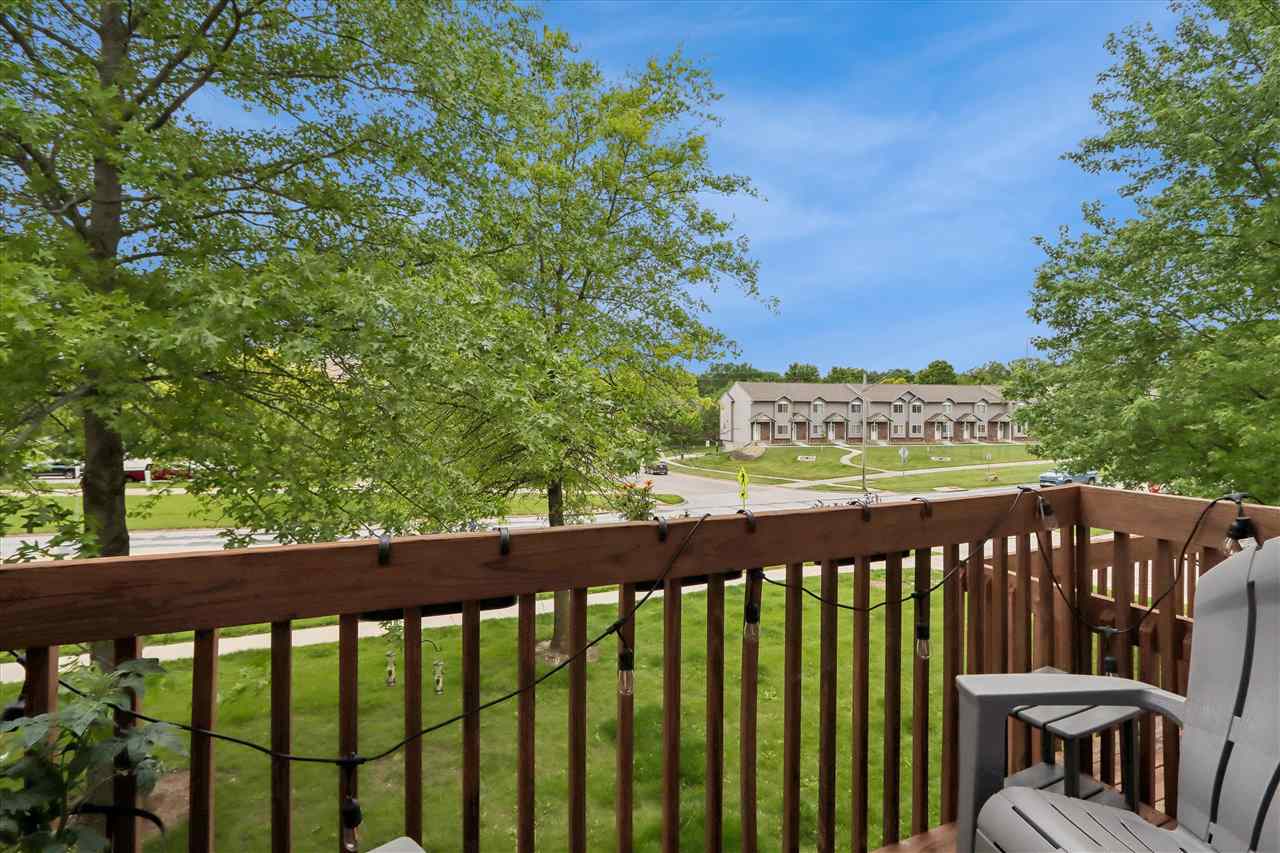 1003-1049 Scott Park Drive Unit: 13 Total Units