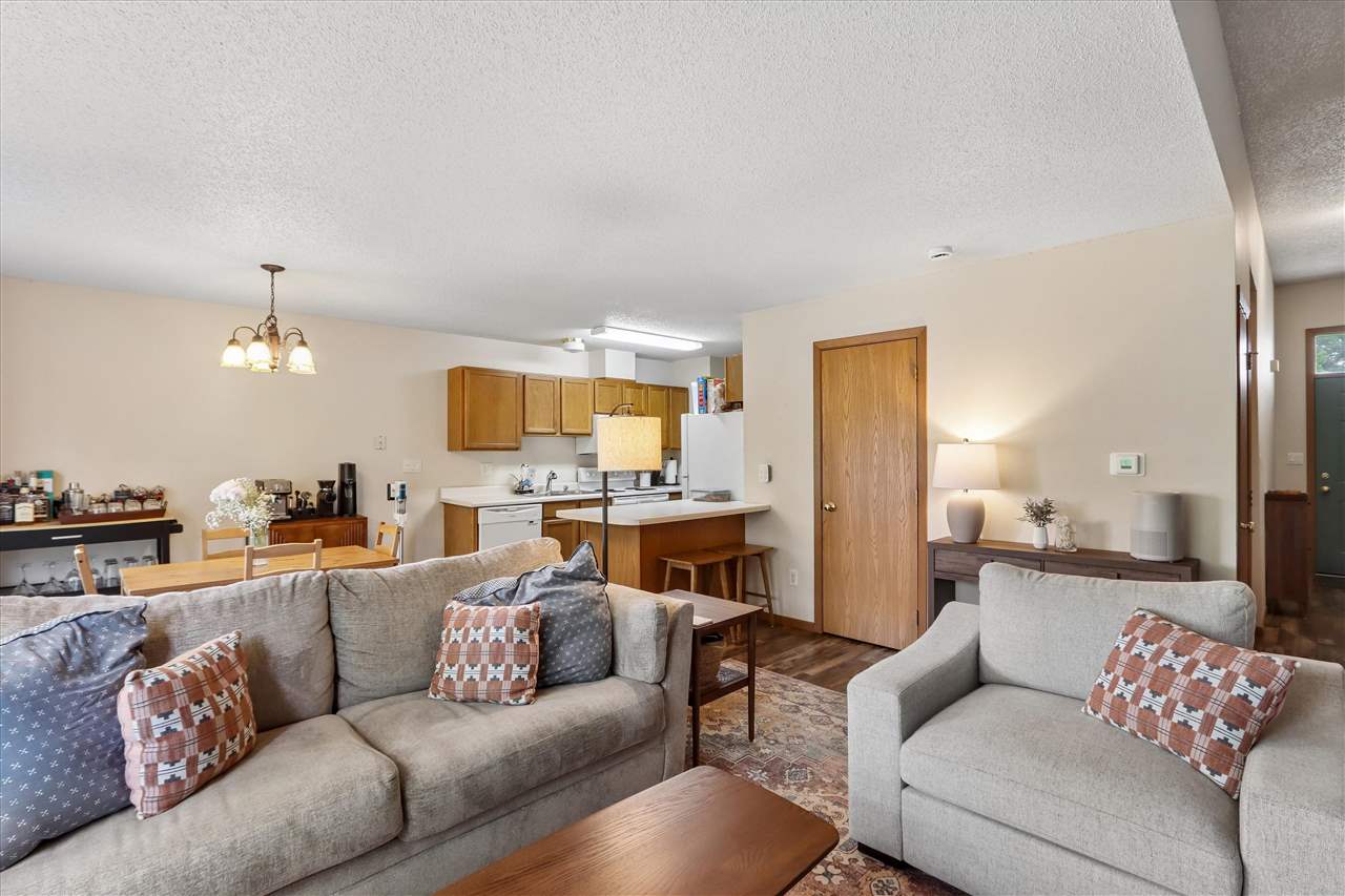 1003-1049 Scott Park Drive Unit: 13 Total Units