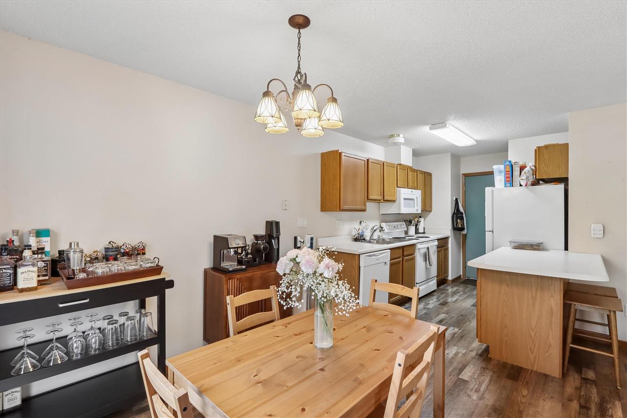 1003-1049 Scott Park Drive Unit: 13 Total Units
