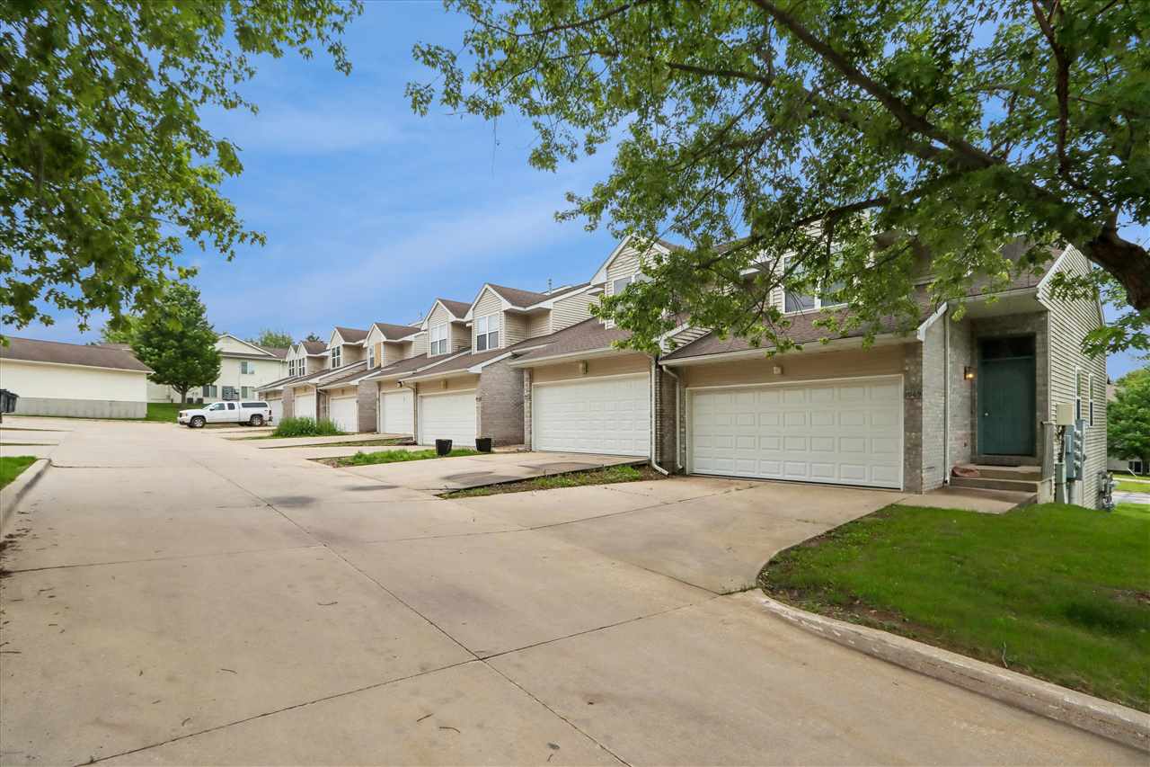 1003-1049 Scott Park Drive Unit: 13 Total Units