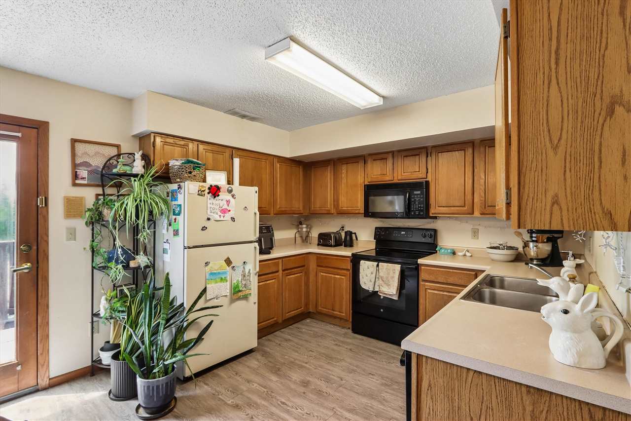 1144 Mormon Trek Boulevard