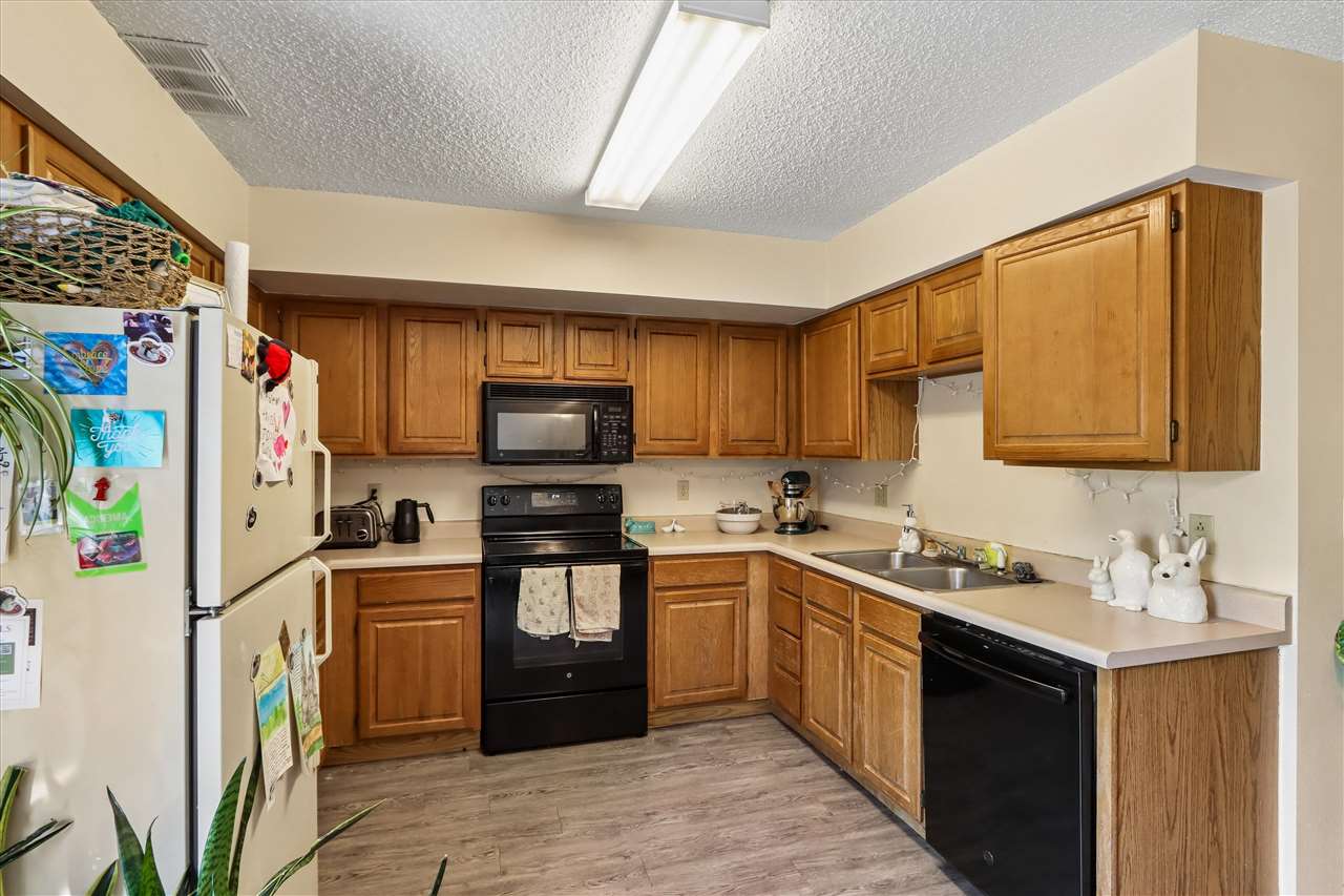 1144 Mormon Trek Boulevard