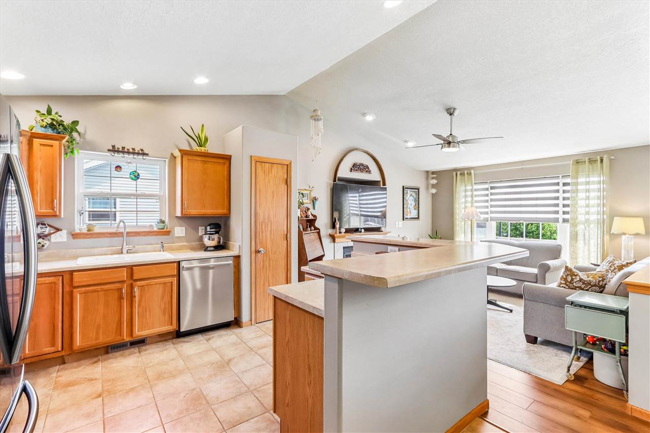 235 N McKenzie Ln