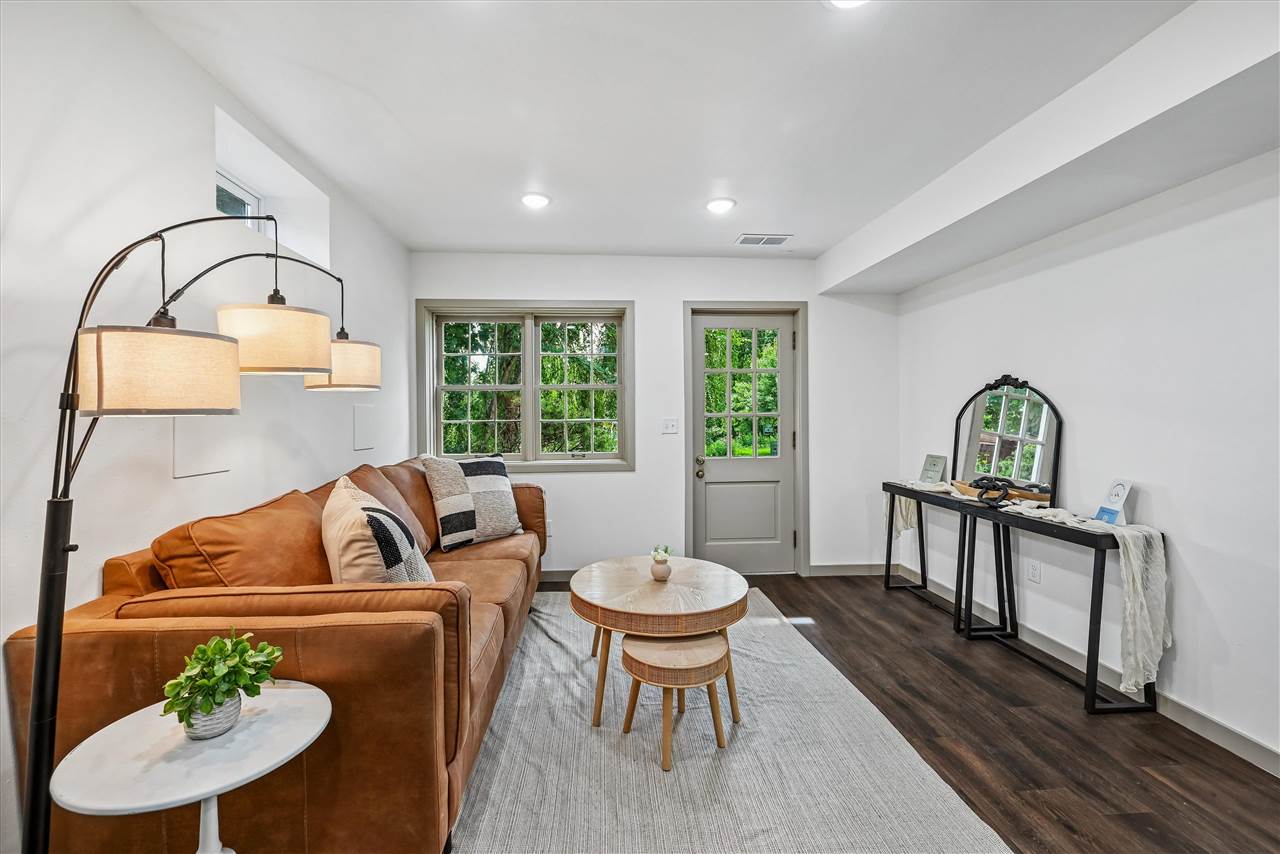 6 Kirkwood Circle