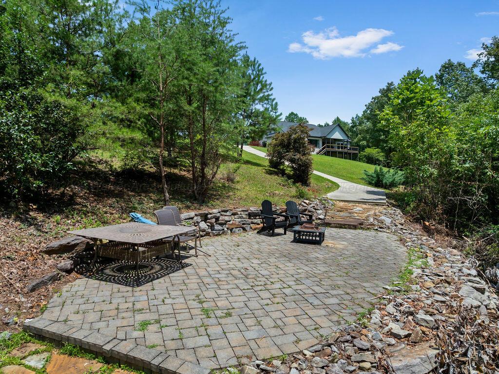 371 EMMONS Dr