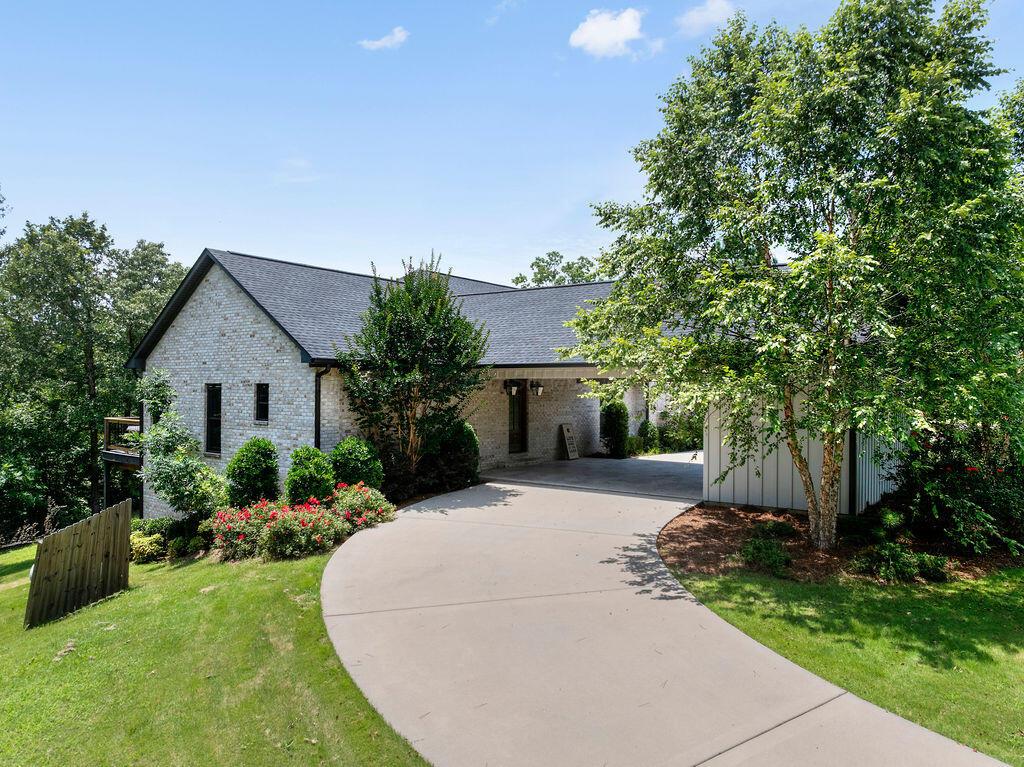371 EMMONS Dr