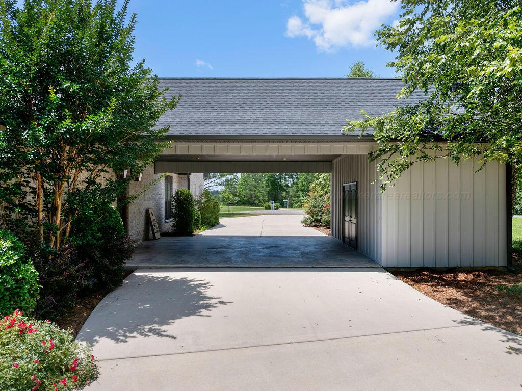 371 EMMONS Dr