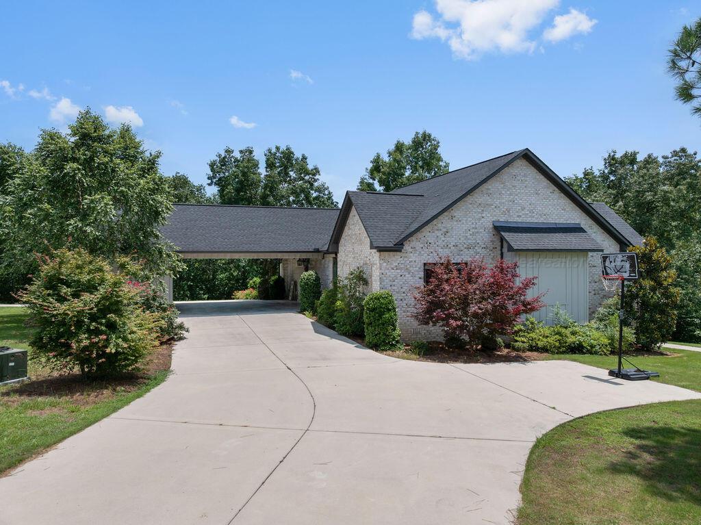 371 EMMONS Dr