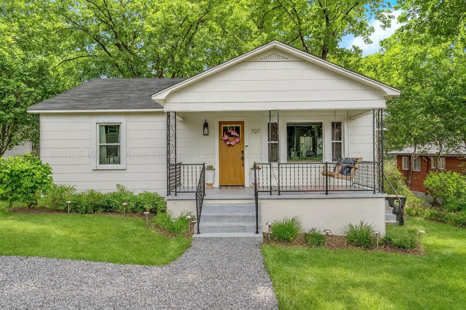 707 NE OAK Dr