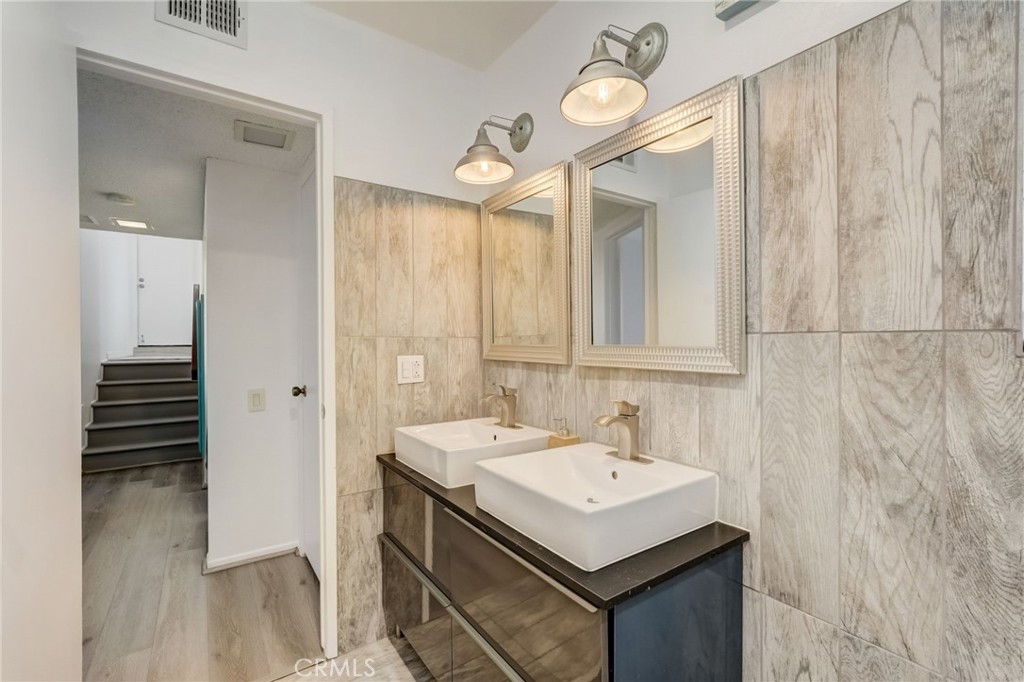 3320 S Kerckhoff Avenue