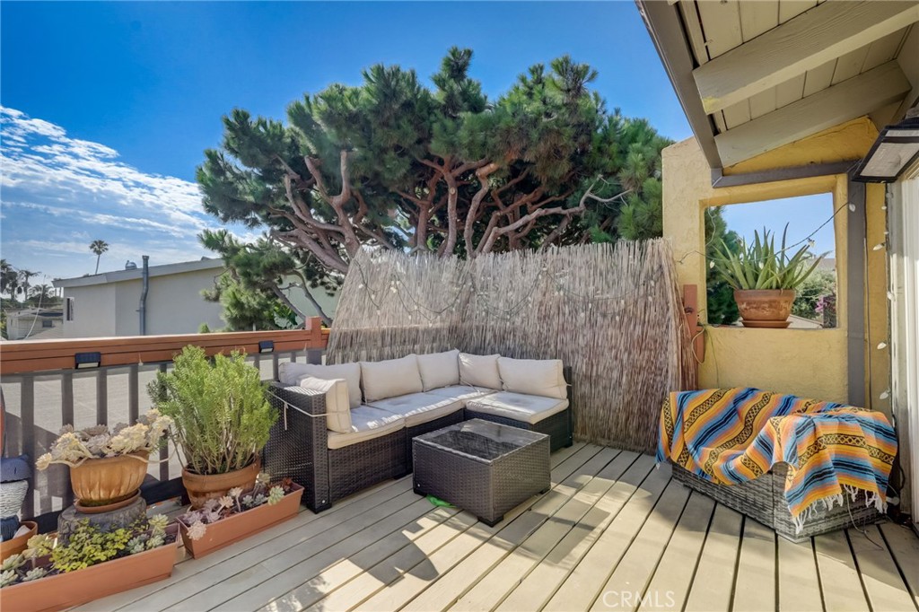 3320 S Kerckhoff Avenue