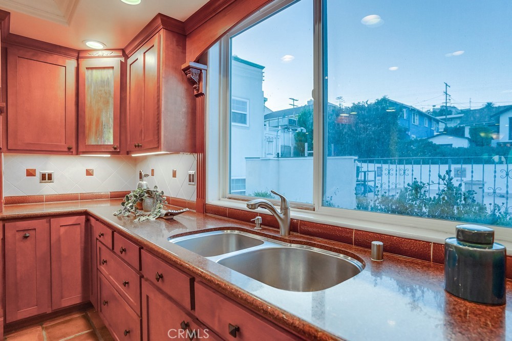 3517 S Pacific Avenue