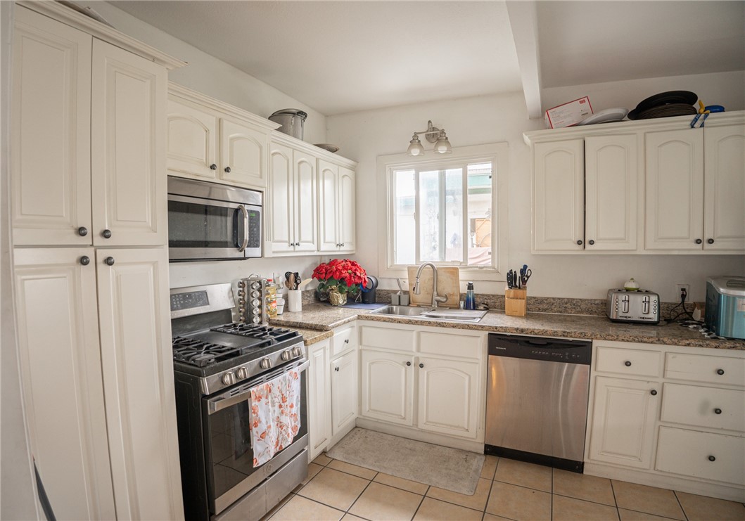 1205 S Hillford Avenue