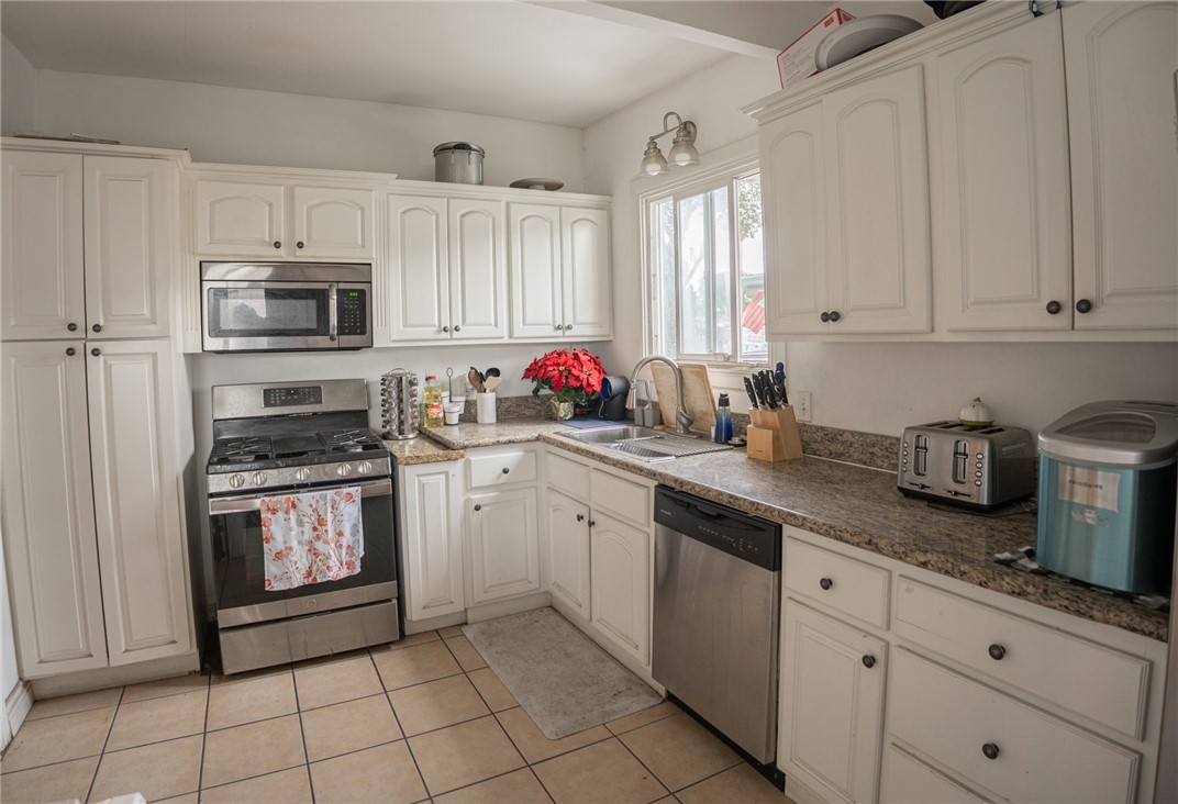 1205 S Hillford Avenue