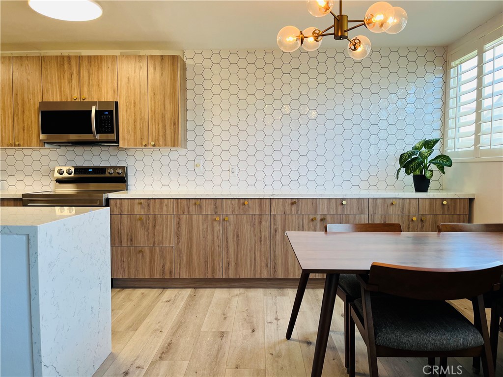 6050 Canterbury Drive F206