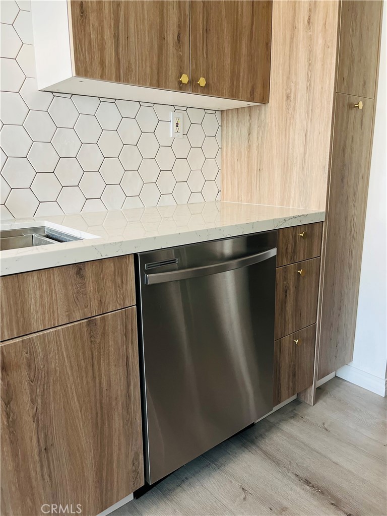 6050 Canterbury Drive F206