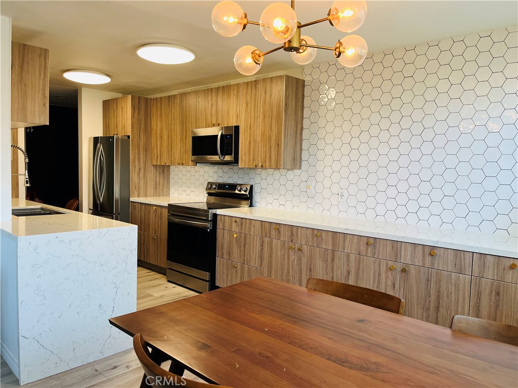 6050 Canterbury Drive F206