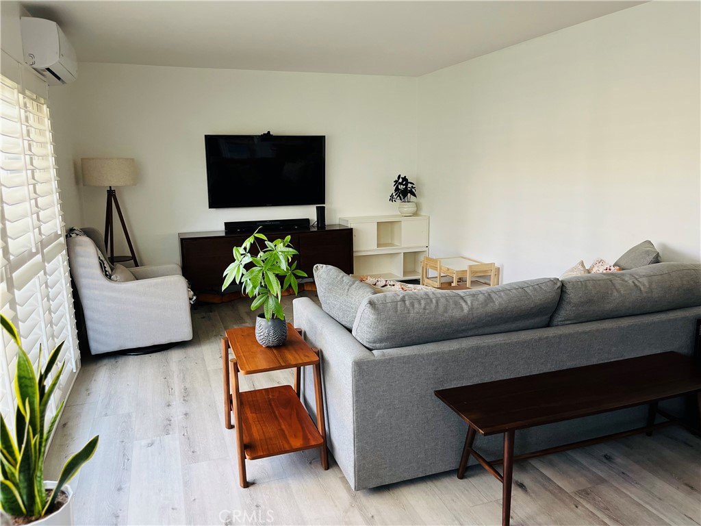 6050 Canterbury Drive F206