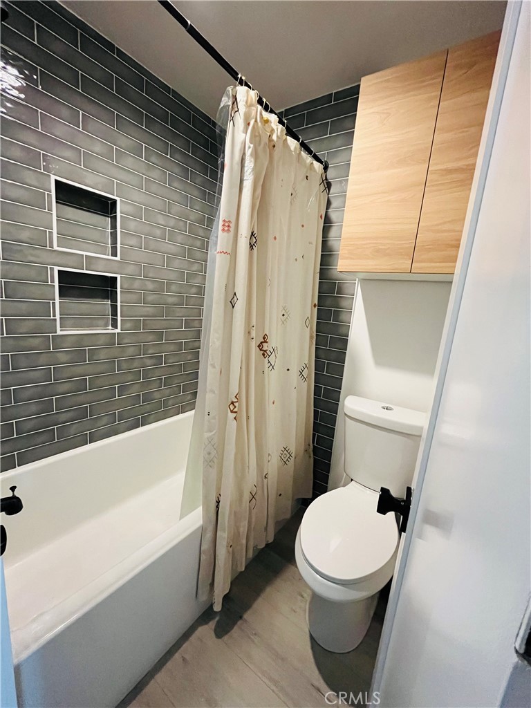 6050 Canterbury Drive F206