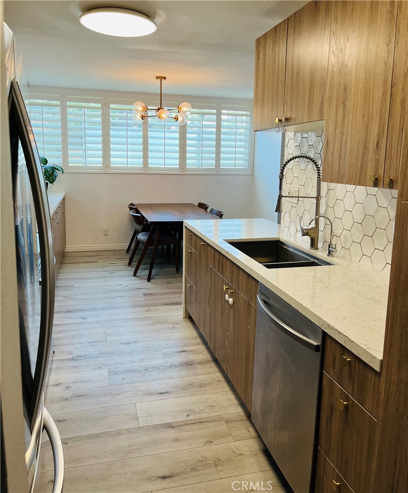 6050 Canterbury Drive F206