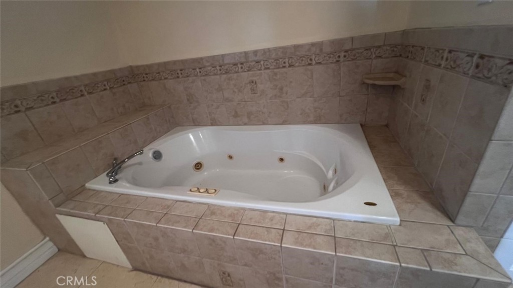 12114 S La Cienega Boulevard