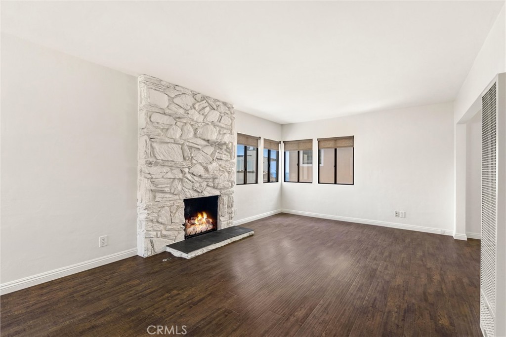 3517 Manhattan Avenue