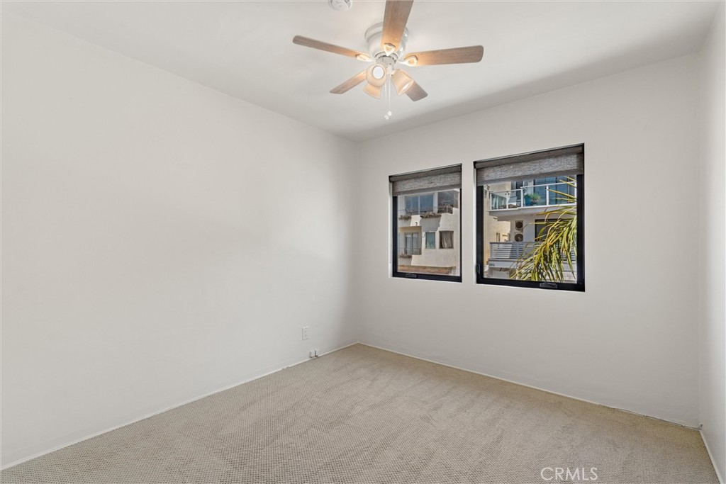 3517 Manhattan Avenue