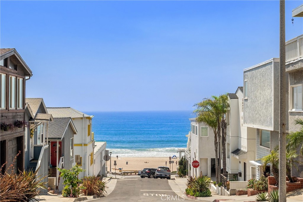 3517 Manhattan Avenue