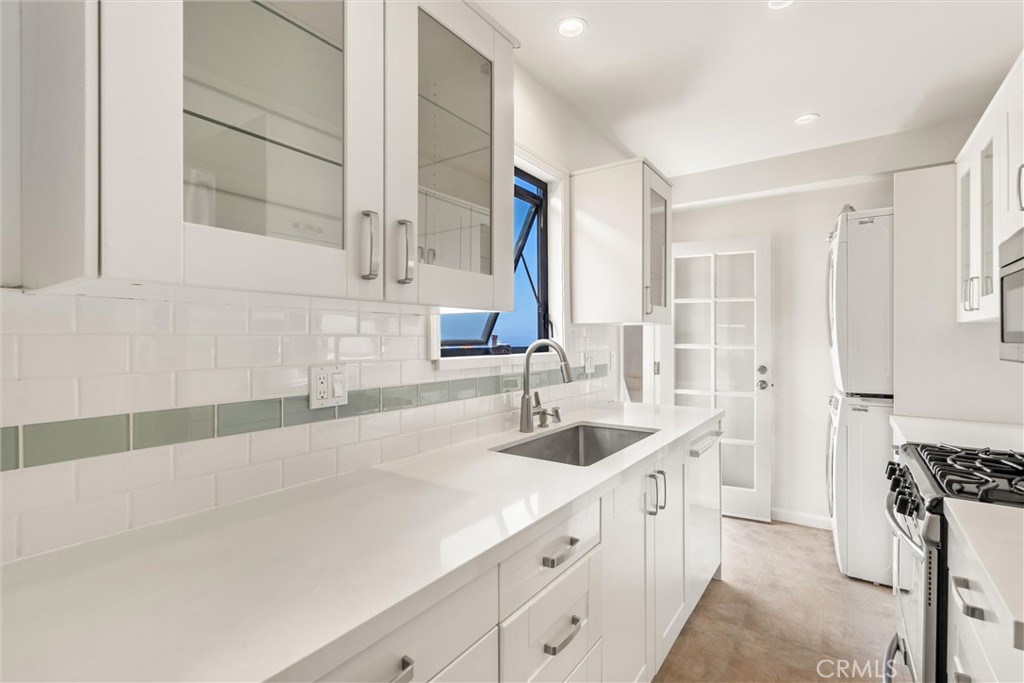 3517 Manhattan Avenue