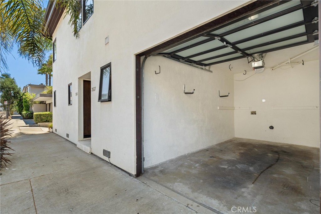 3517 Manhattan Avenue