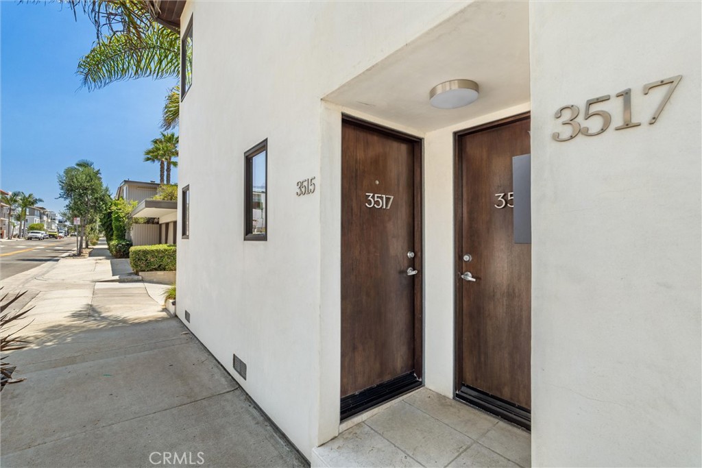 3517 Manhattan Avenue