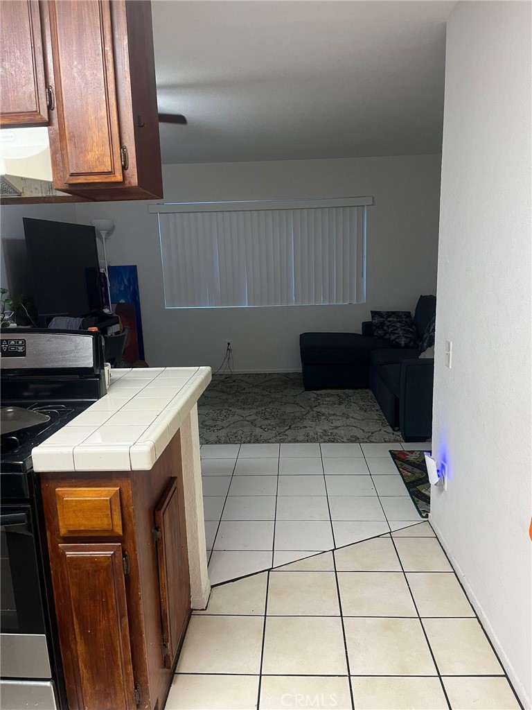 852 W Summerland Avenue 3