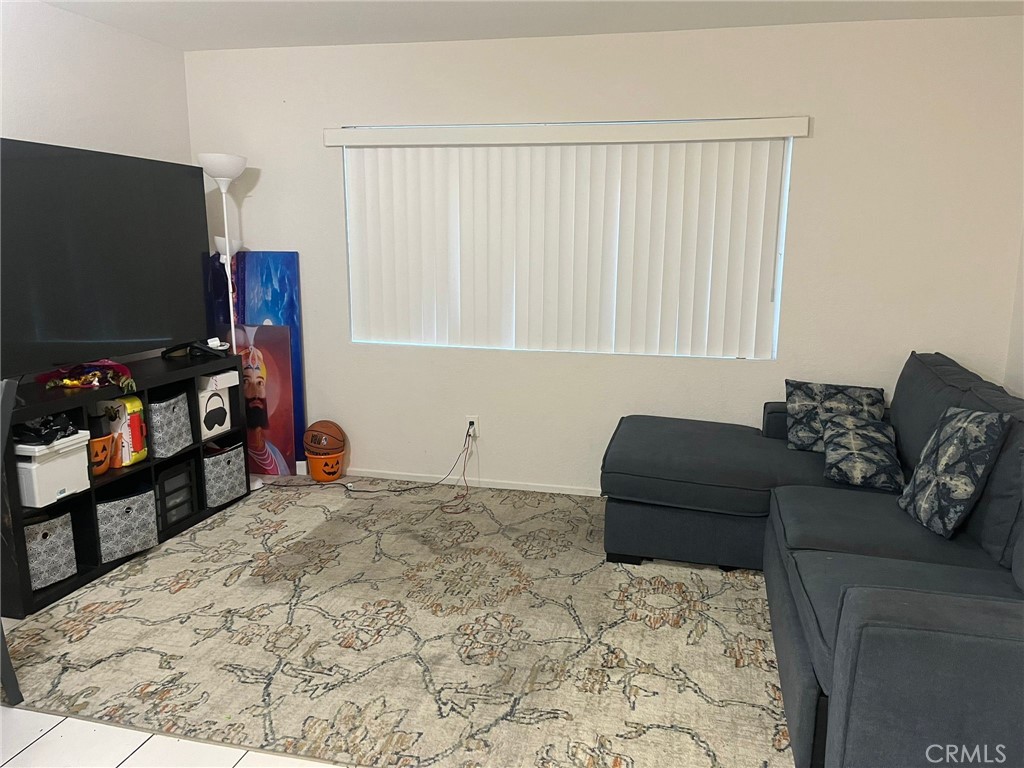 852 W Summerland Avenue 3