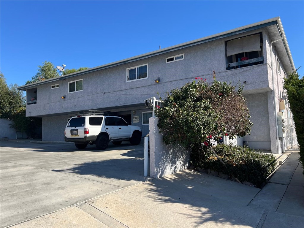 852 W Summerland Avenue 3