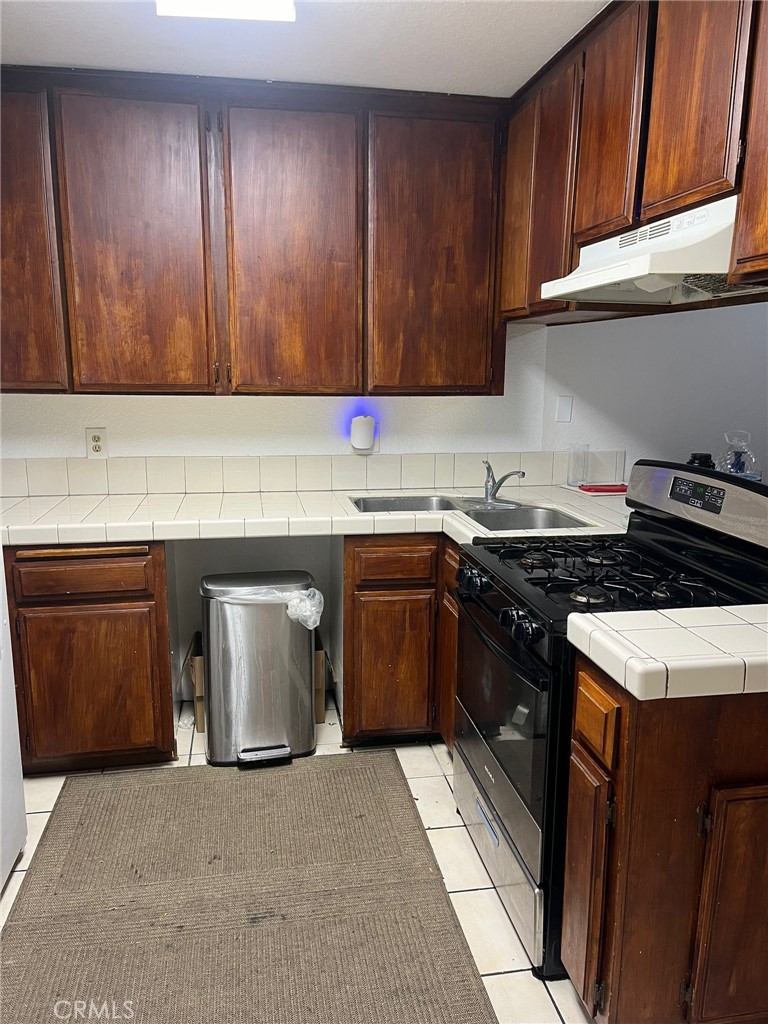 852 W Summerland Avenue 3