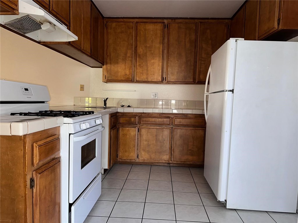 852 W Summerland Avenue 8