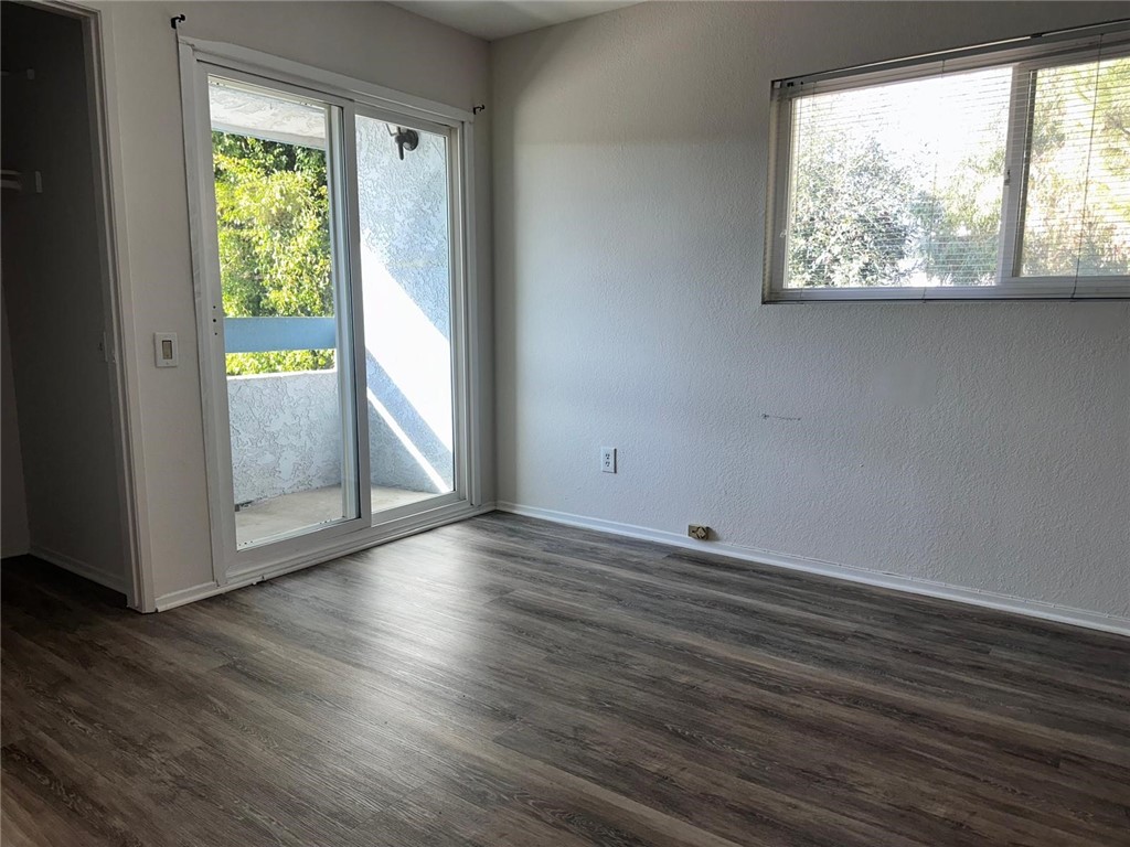 852 W Summerland Avenue 8