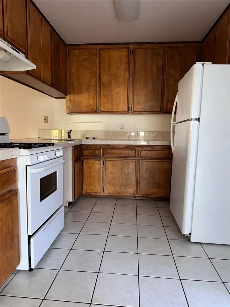 852 W Summerland Avenue 8