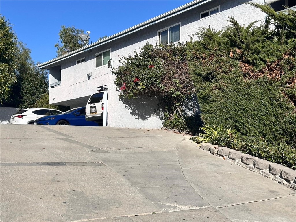 852 W Summerland Avenue 8