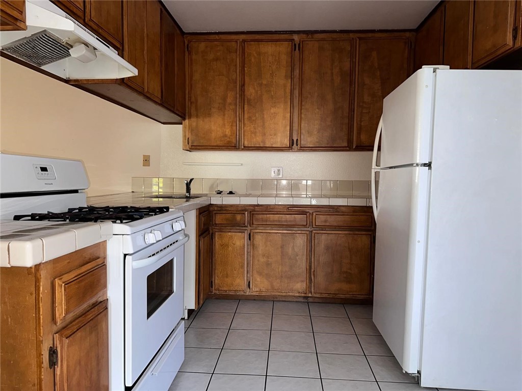 852 W Summerland Avenue 8