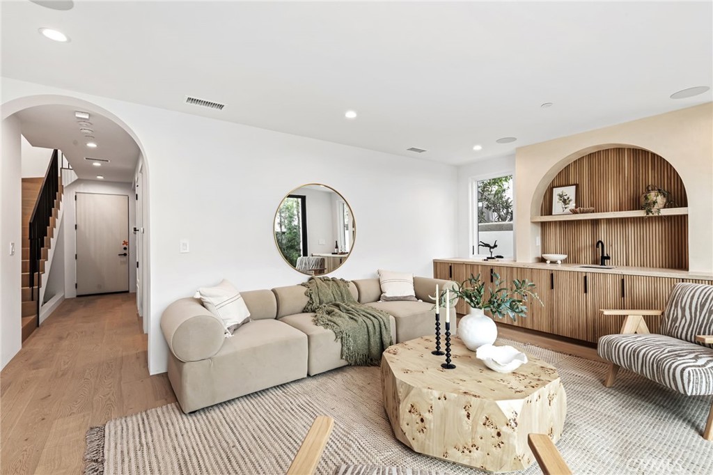 2227 Hermosa Avenue