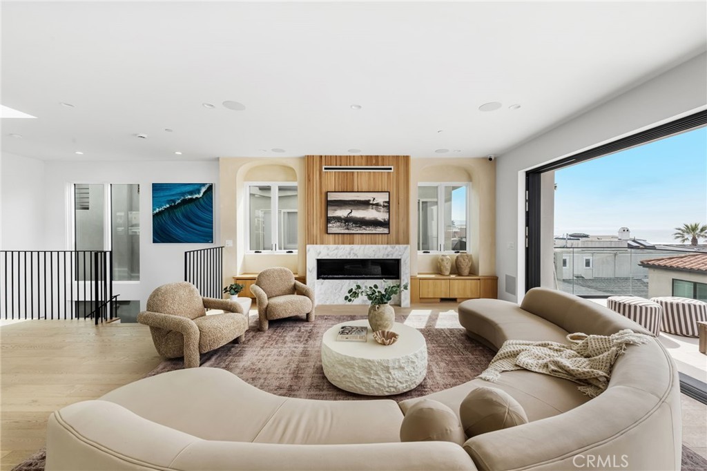 2227 Hermosa Avenue