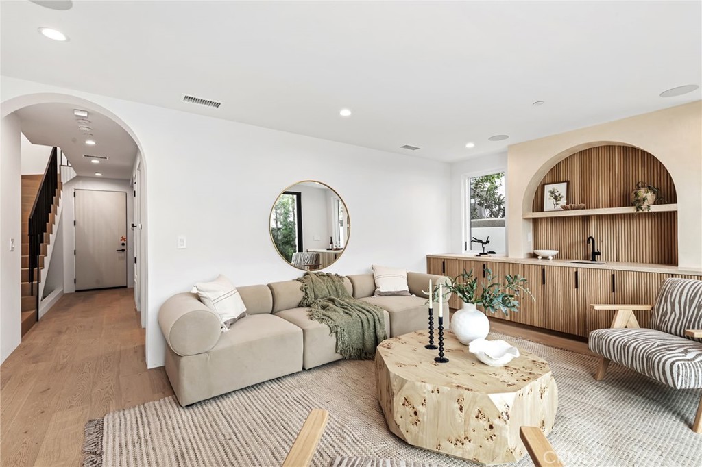 2227 Hermosa Avenue