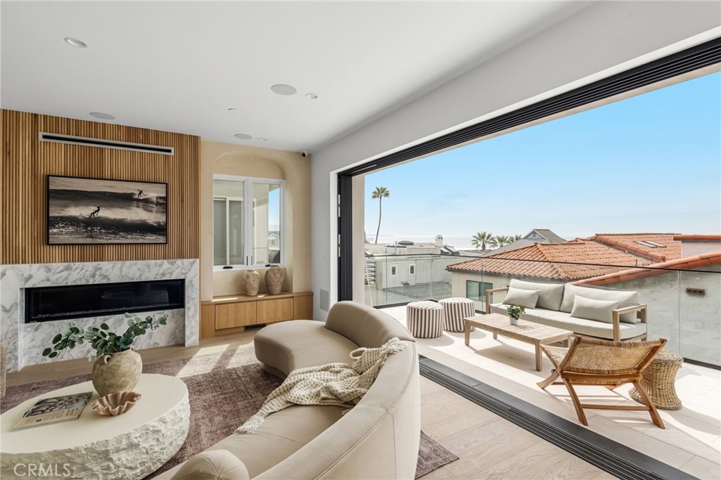 2227 Hermosa Avenue