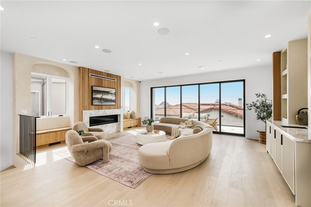 2227 Hermosa Avenue