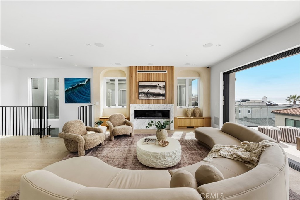 2227 Hermosa Avenue