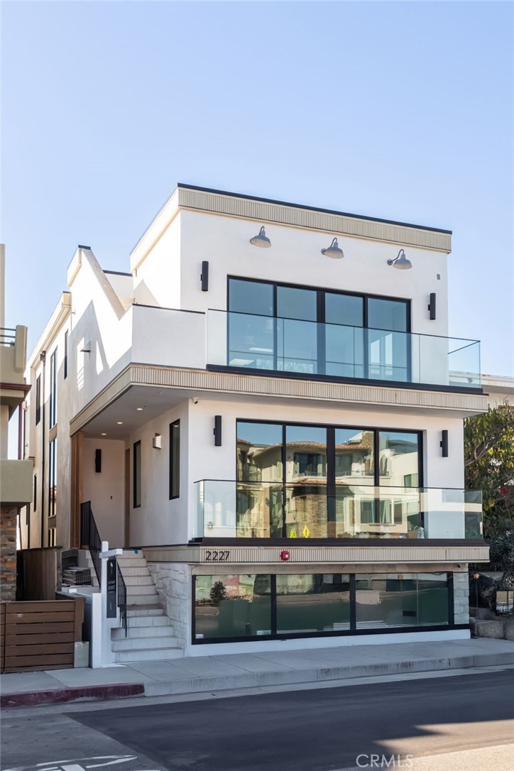 2227 Hermosa Avenue