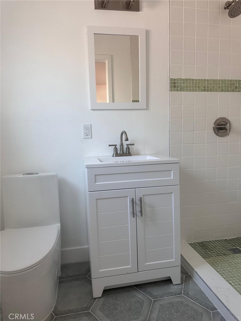 2072 Santa Fe Avenue B