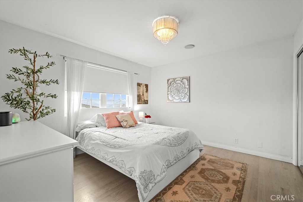 717 W Mariposa Avenue