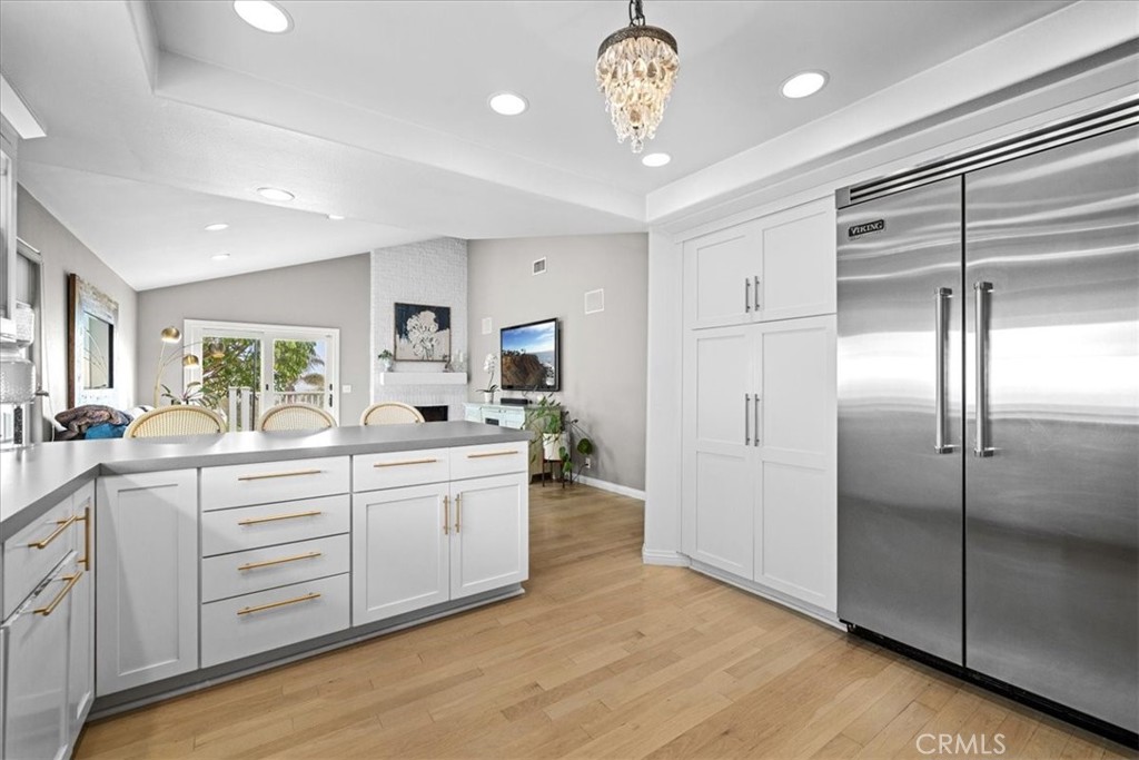 717 W Mariposa Avenue